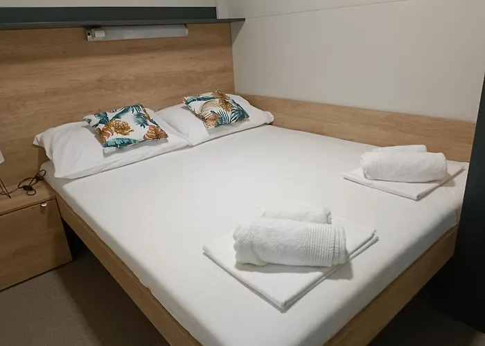 Mobile Jadre I Кемпинг